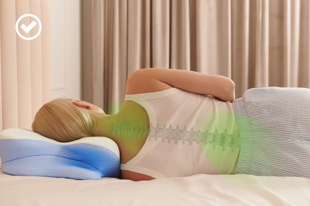 The same sleeper on the Derila Ergo. The spine is highlighted in green, held in a straight, even line from the neck down.